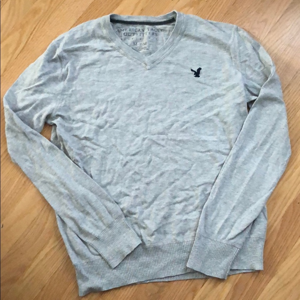 Men’s v-neck gray sweater